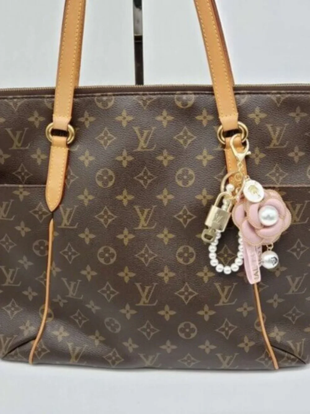 Authentic Louis Vuitton Gold Lock & Key 🔑 Bag Charm w/ Unbranded Flower Charm